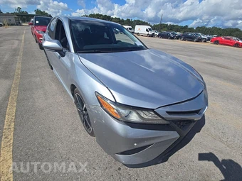 2018 Toyota Camry XSE - miniatura 3