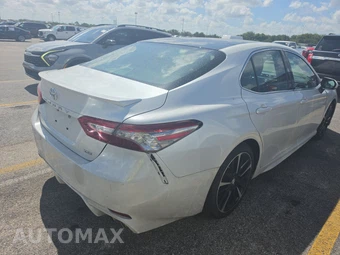 2018 Toyota Camry XSE - miniatura 4