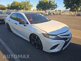 2018 Toyota Camry XSE - miniatura 3