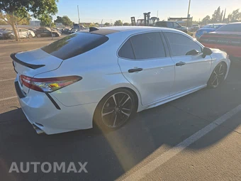 2018 Toyota Camry XSE - miniatura 4