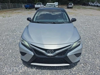 2018 Toyota Camry XSE - miniatura 2