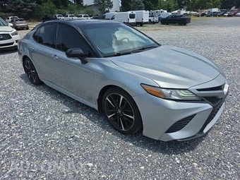 2018 Toyota Camry XSE - miniatura 3
