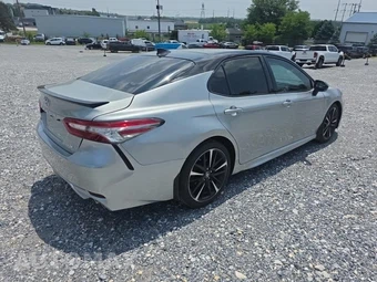 2018 Toyota Camry XSE - miniatura 4