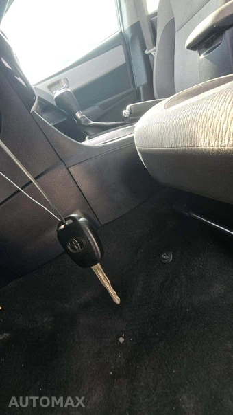 2018 Toyota Corolla LE Sedan – miniatura 19