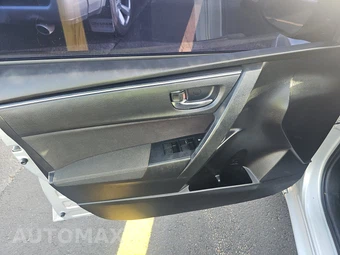 2018 Toyota Corolla LE Sedan – miniatura 9