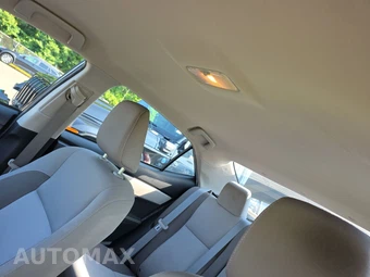 2018 Toyota Corolla LE Sedan – miniatura 17