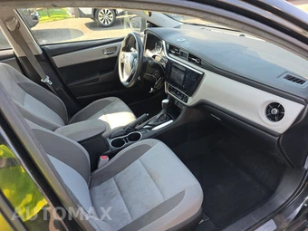 2018 Toyota Corolla LE Sedan – miniatura 8