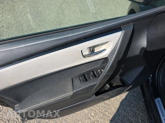 2018 Toyota Corolla LE Sedan – miniatura 9