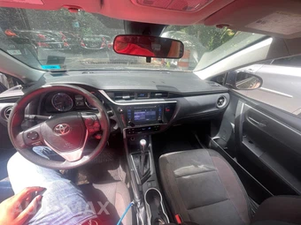 2018 Toyota Corolla LE Sedan - miniatura 13