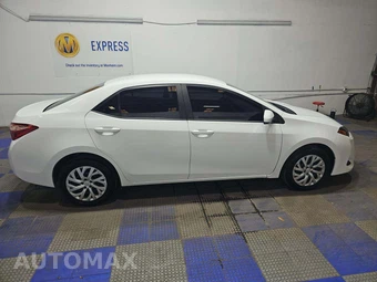 2018 Toyota Corolla LE Sedan - miniatura 4