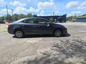2018 Toyota Corolla LE Sedan - miniatura 5