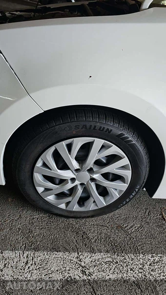 2018 Toyota Corolla LE Sedan - miniatura 25