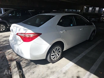2018 Toyota Corolla LE Sedan - miniatura 4