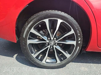 2018 Toyota Corolla SE Sedan – miniatura 25