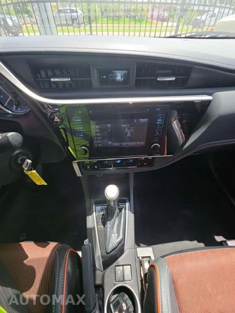 2018 Toyota Corolla SE Sedan - miniatura 10