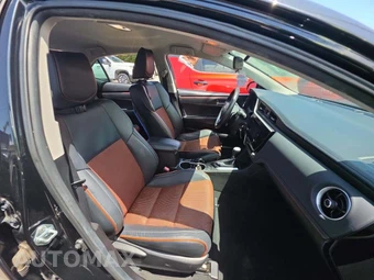 2018 Toyota Corolla SE Sedan - miniatura 18