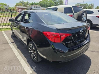 2018 Toyota Corolla SE Sedan - miniatura 2