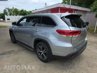 2018 Toyota Highlander LE Plus – miniatura 2