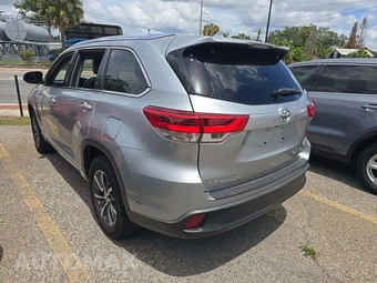 2018 Toyota Highlander XLE – miniatura 2