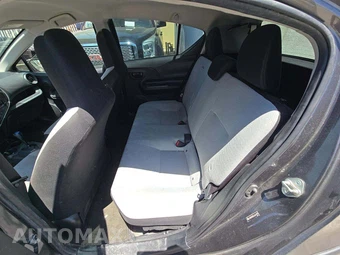 2018 Toyota Prius c One – miniatura 13