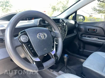 2018 Toyota Prius c One - miniatura 10