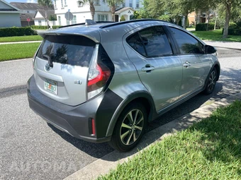 2018 Toyota Prius c One - miniatura 3