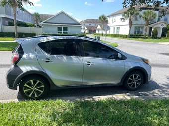 2018 Toyota Prius c One - miniatura 4