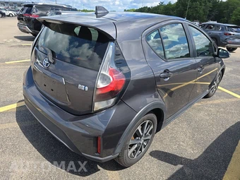 2018 Toyota Prius c Three - miniatura 4