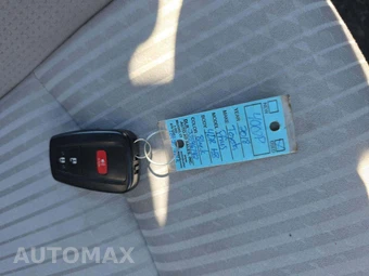 2018 Toyota Prius Three – miniatura 5