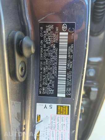 2018 Toyota Prius Three – miniatura 2