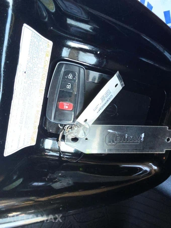 2018 Toyota Prius Three – miniatura 5