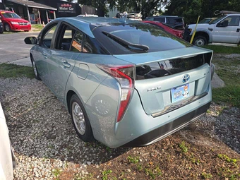 2018 Toyota Prius Three – miniatura 2