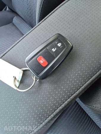 2018 Toyota Prius Three – miniatura 8