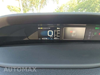 2018 Toyota Prius Three – miniatura 9