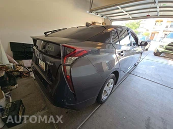 2018 Toyota Prius Two – miniatura 3