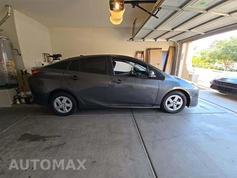 2018 Toyota Prius Two – miniatura 4