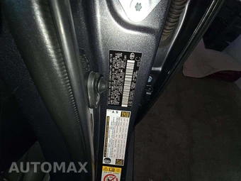 2018 Toyota Prius Two – miniatura 5