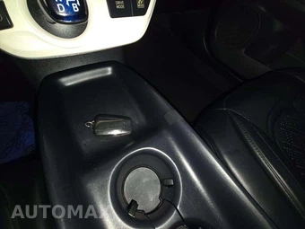 2018 Toyota Prius Two – miniatura 8