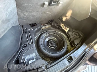 2018 Toyota Prius Two - miniatura 128