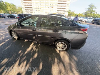 2018 Toyota Prius Two - miniatura 14