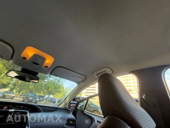 2018 Toyota Prius Two - miniatura 151