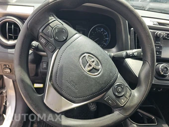 2018 Toyota RAV4 LE - miniatura 10