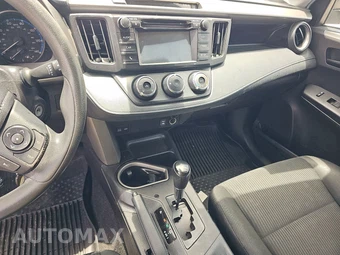 2018 Toyota RAV4 LE - miniatura 11