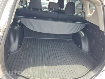 2018 Toyota RAV4 LE - miniatura 16