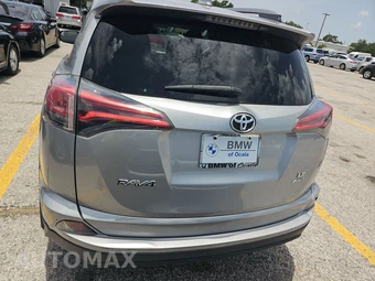 2018 Toyota RAV4 LE - miniatura 5