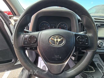 2018 Toyota RAV4 LE - miniatura 10