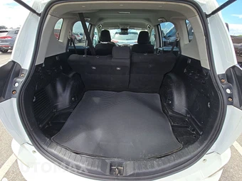 2018 Toyota RAV4 LE - miniatura 16