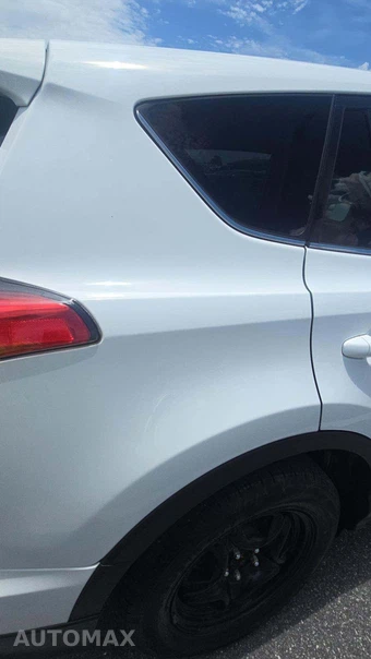 2018 Toyota RAV4 LE - miniatura 20