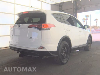 2018 Toyota RAV4 LE - miniatura 4