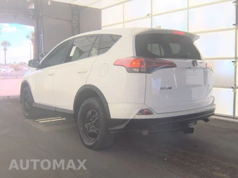 2018 Toyota RAV4 LE - miniatura 6